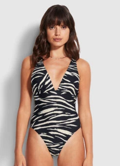 Skin DeepDeep V One Piece - Black
